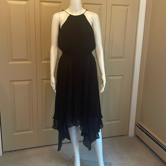 MICHAEL Michael Kors Dresses & Skirts - MICHAEL KORS this dress is 🔥